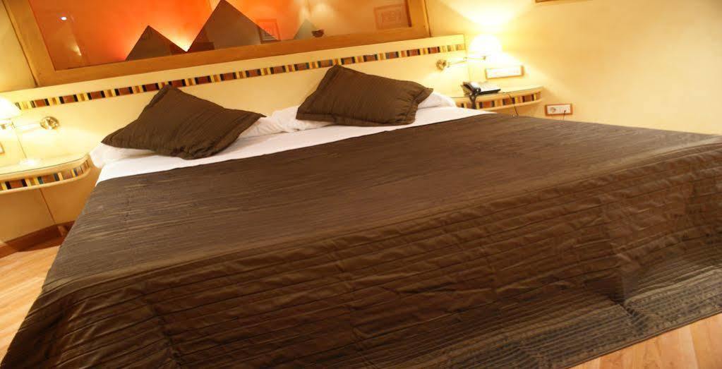 Hotel Alkalat 알칼라데과다이라 외부 사진